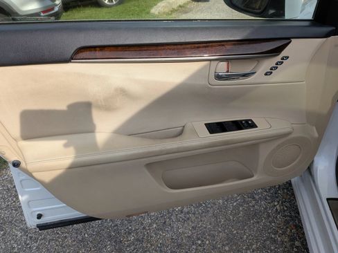 Used 2013 Lexus ES 350 w/ Premium Pkg FWD image 22