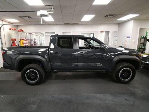 Used 2024 Toyota Tacoma TRD Off-Road AWD/4WD image 16