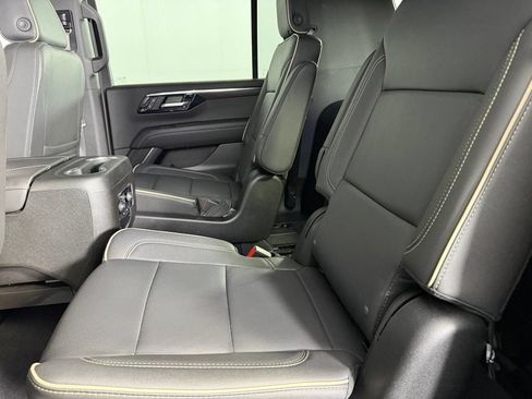 Used 2026 Chevrolet Suburban Premier AWD/4WD image 28