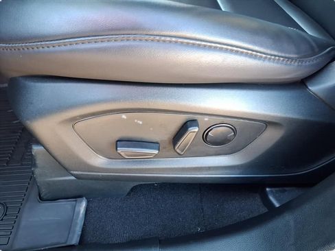 Used 2023 Ford Explorer XLT w/ Equipment Group 202A image 31