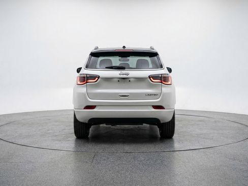 Used 2025 Jeep Compass Limited image 7