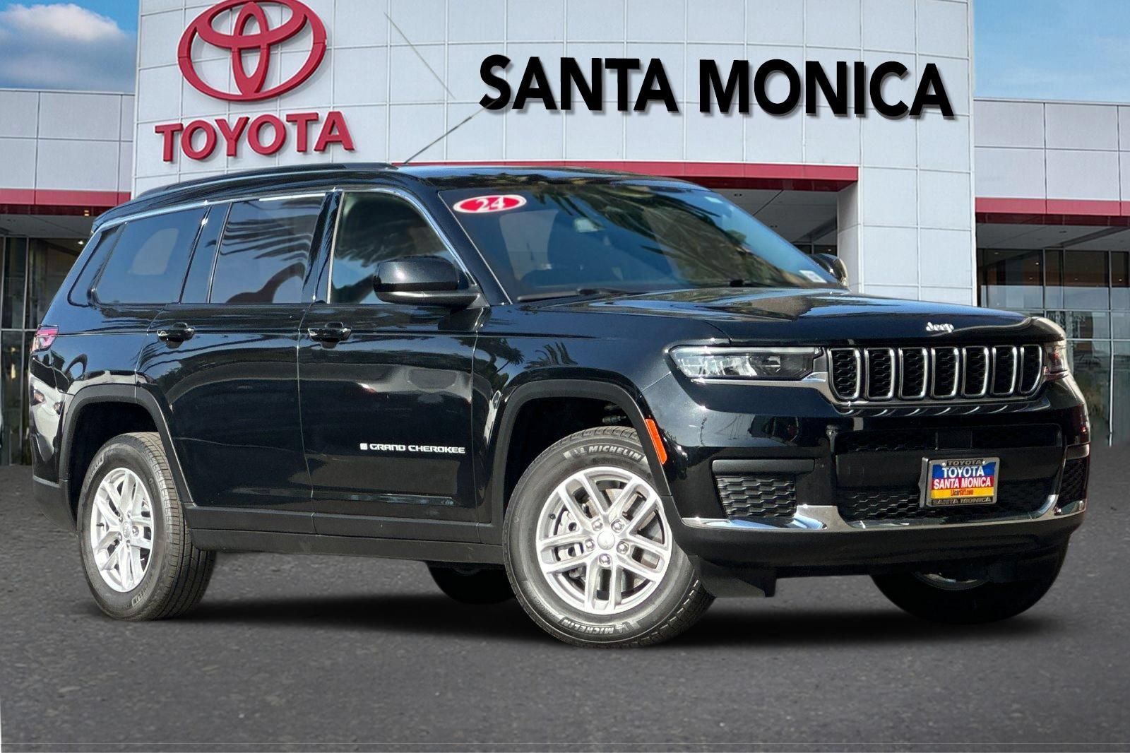 Used 2024 Jeep Grand Cherokee L Laredo w/ Luxury Tech Group I AWD/4WD image 2