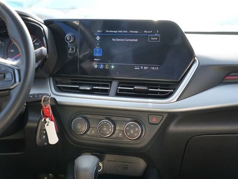 Used 2025 Chevrolet Trax RS w/ Sunroof Package FWD image 21