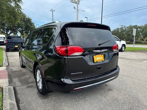 Used 2019 Chrysler Pacifica Touring-L FWD image 5