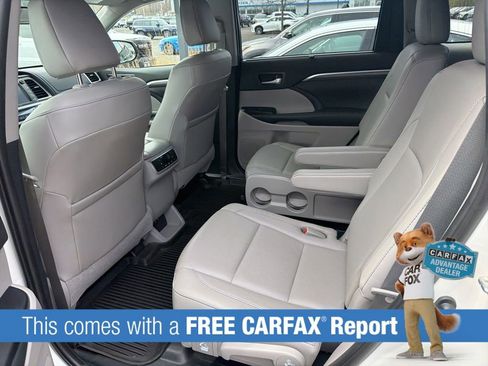 Used 2019 Toyota Highlander Limited image 2