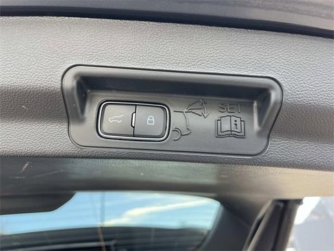 Used 2023 Ford Explorer Limited w/ Limited Technology Package image 13