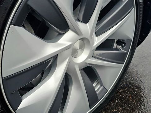 Used 2023 Tesla Model Y Long Range image 6