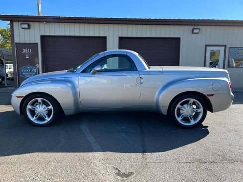 Used 2004 Chevrolet SSR w/ Preferred Equipment Group image 4
