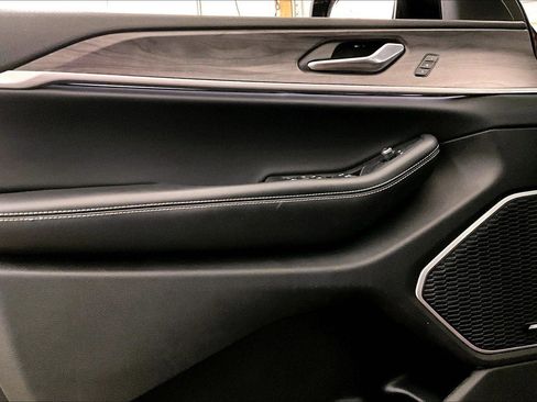 Used 2022 Jeep Grand Cherokee L Limited image 22