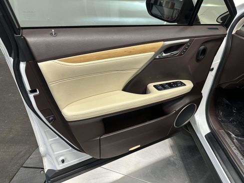 Used 2019 Lexus RX 350L w/ Premium Package image 9