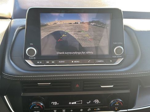 Used 2023 Nissan Rogue SV image 8