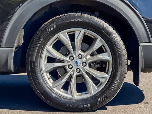 Used 2023 Ford Explorer XLT w/ Equipment Group 202A AWD/4WD image 38