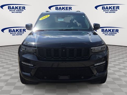 Used 2024 Jeep Grand Cherokee Limited w/ Luxury Tech Group II AWD/4WD image 2