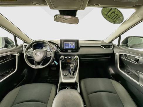 Used 2021 Toyota RAV4 LE AWD/4WD image 2