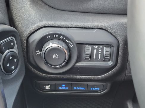 Used 2022 Jeep Wrangler Unlimited Rubicon 4xe w/ Cold Weather Group AWD/4WD image 10