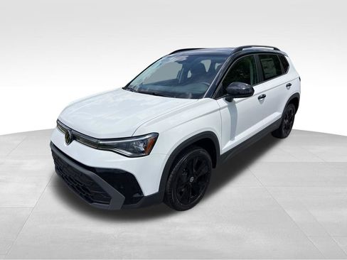 New 2026 Volkswagen Taos SE FWD image 1