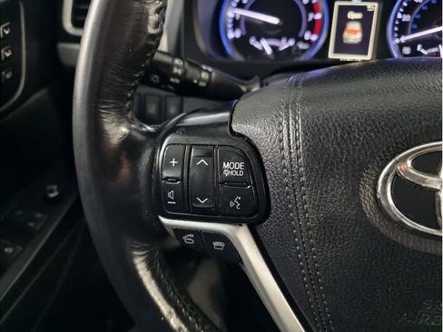 Used 2015 Toyota Highlander Limited Platinum image 25