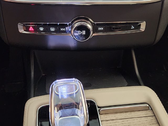 Certified 2026 Volvo XC90 B6 Plus w/ Protection Package Premier AWD/4WD image 19