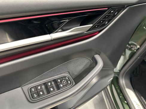 Certified 2025 Porsche Macan 4S Electric AWD/4WD image 16