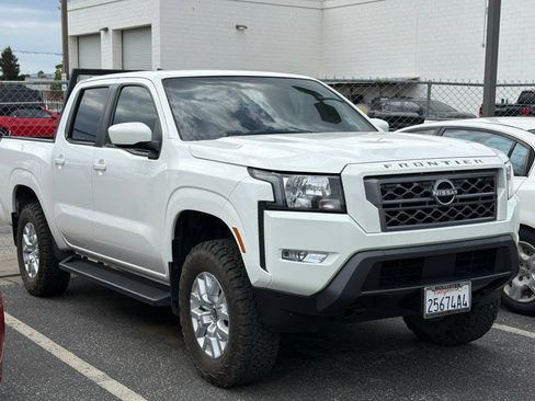 Used 2023 Nissan Frontier SV w/ SV Convenience Package AWD/4WD image 2