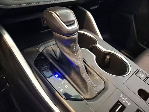 Certified 2023 Toyota Highlander XLE image 16