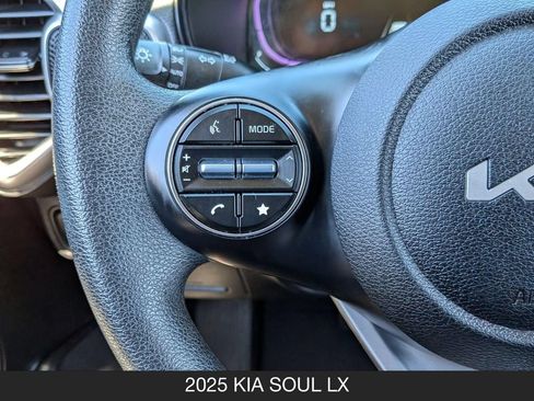Used 2025 Kia Soul LX w/ LX Technology Package FWD image 17