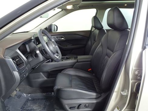 Used 2022 Nissan Rogue Platinum w/ Head-Up Display Package image 13