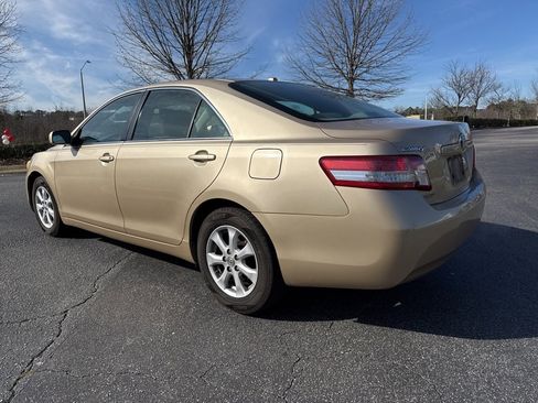 Used 2011 Toyota Camry LE image 4