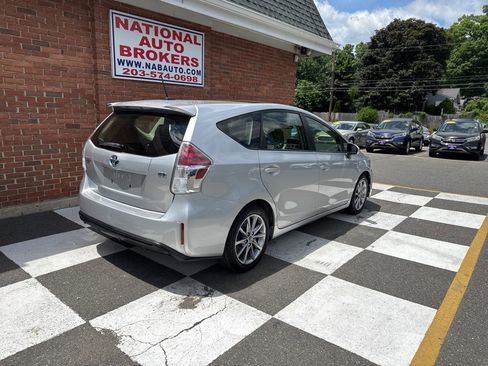 Used 2015 Toyota Prius V Five w/ Advanced Technology Package FWD image 3
