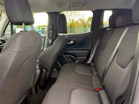 Certified 2023 Jeep Renegade Latitude image 11