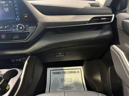 Used 2021 Toyota Highlander XLE image 20
