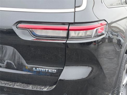 Used 2021 Jeep Grand Cherokee L Limited w/ Luxury Tech Group II image 15