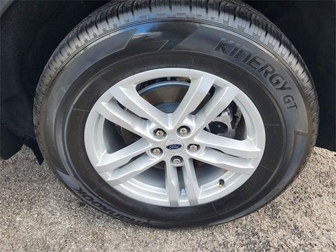 Used 2023 Ford Explorer XLT image 6