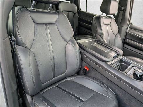 Certified 2024 Jeep Wagoneer Series II w/ Flexible Seating Group AWD/4WD image 22