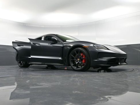 New 2026 Porsche Taycan GTS image 40