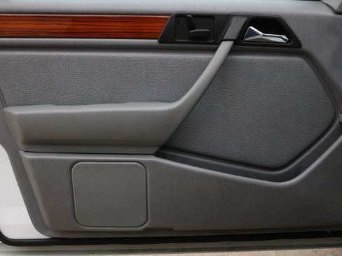 Used 1993 Mercedes-Benz 300 E 2.8 image 18