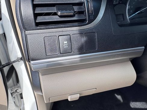 Used 2014 Toyota Camry LE image 15