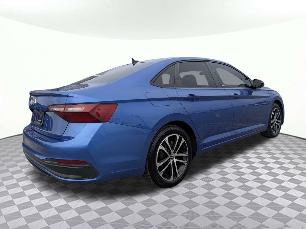 Used 2024 Volkswagen Jetta Sport FWD image 3