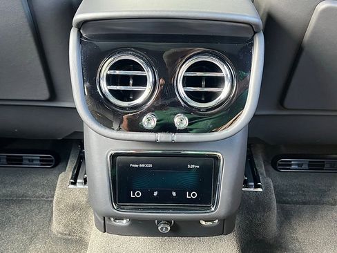 Used 2023 Bentley Bentayga image 48