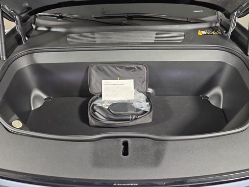 Used 2024 Rivian R1S Adventure AWD/4WD image 14