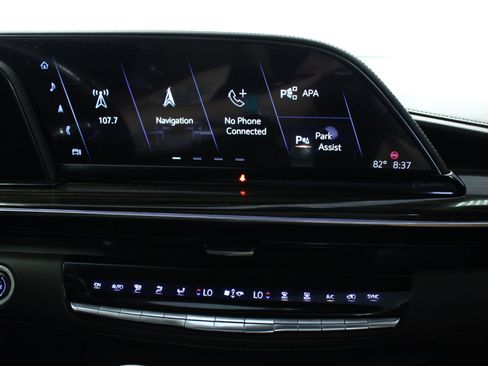 Used 2021 Cadillac Escalade Premium Luxury AWD/4WD image 24