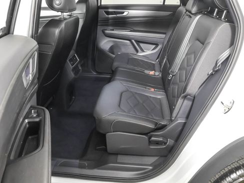 Used 2025 Volkswagen Atlas Cross Sport SE FWD image 34