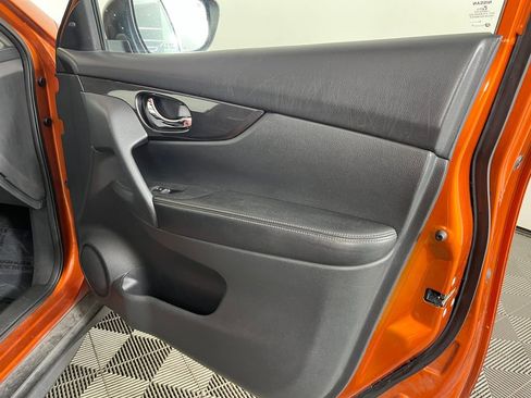 Used 2019 Nissan Rogue SV AWD/4WD image 16
