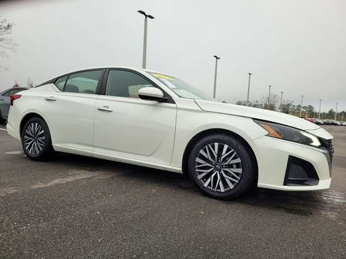 Used 2023 Nissan Altima 2.5 SV image 15