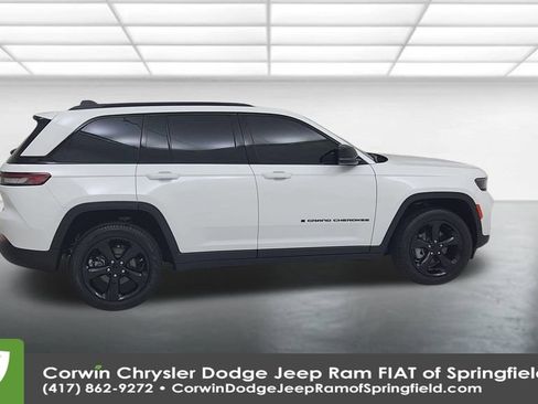 Certified 2023 Jeep Grand Cherokee Limited w/ Black Appearance Package image 16