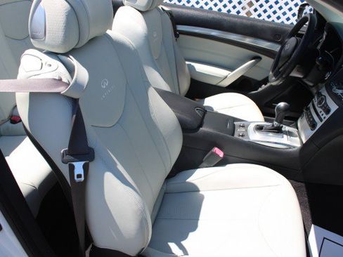 Used 2014 INFINITI Q60 Convertible w/ Premium Package RWD image 28
