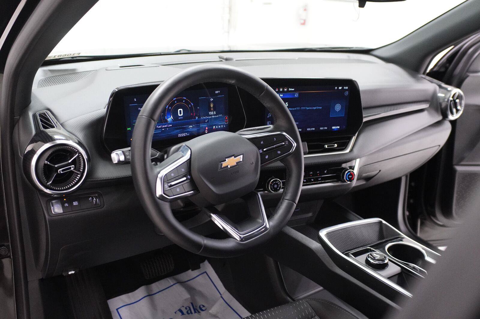 Used 2026 Chevrolet Equinox LT FWD image 8