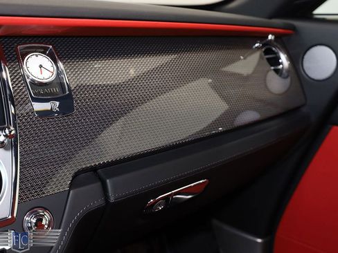 Used 2019 Rolls-Royce Wraith image 32