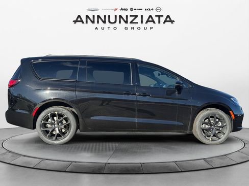 New 2026 Chrysler Pacifica Limited w/ S Appearance Package image 6