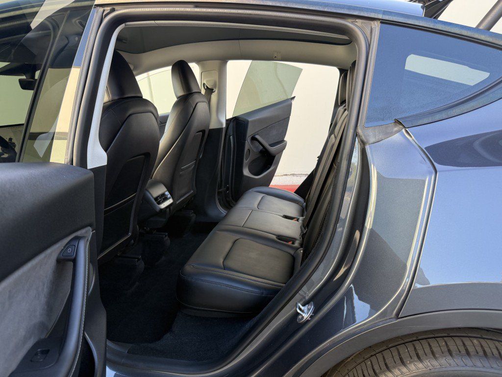 Used 2023 Tesla Model Y Long Range AWD/4WD image 15